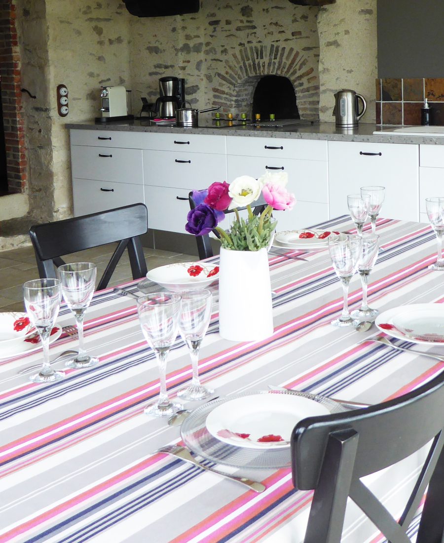 a-table-a-la-metairie-e719634